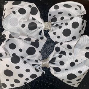 Cute poleka dot bows!‎